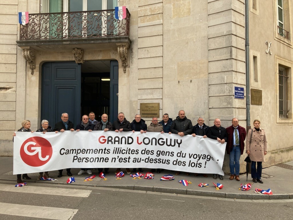 Les maires de l'agglomération du Grand Longwy sont venus protester contre l'installation illicite de gens de voyages.