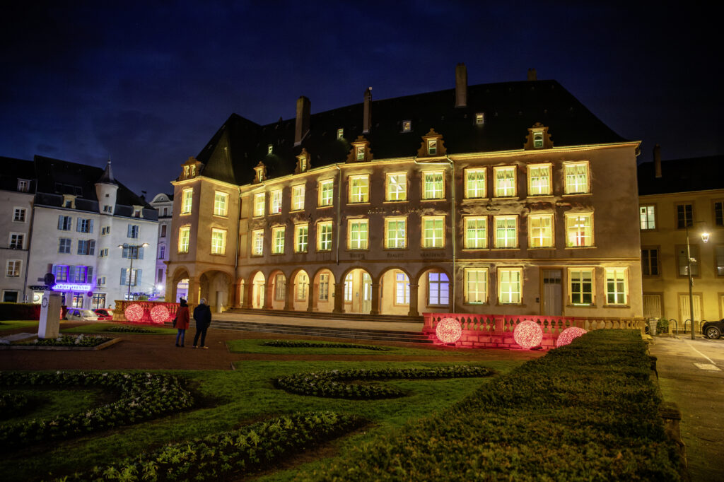 C’est la nouveauté de cette édition du marché de Noël à Thionville. Un mapping viendra illuminer la façade de l’Hôtel-de-Ville.