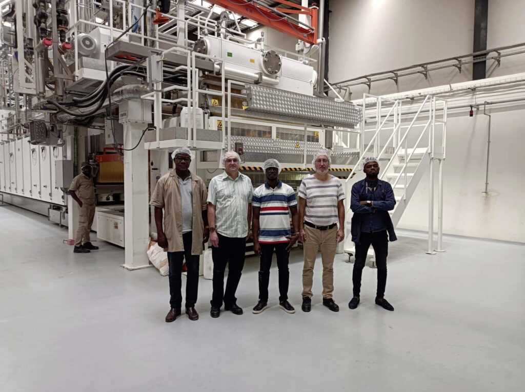 Sébastien Grego et Patrick Viriot sont en Côte d'Ivoire pour aider à identifier les besoins précis du nouveau centre de formation industriel à Abidjan.