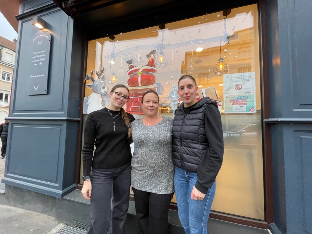 Céline Zimmer (au centre) prépare avec ses équipes la période des fêtes de Noël dans ses trois boulangeries