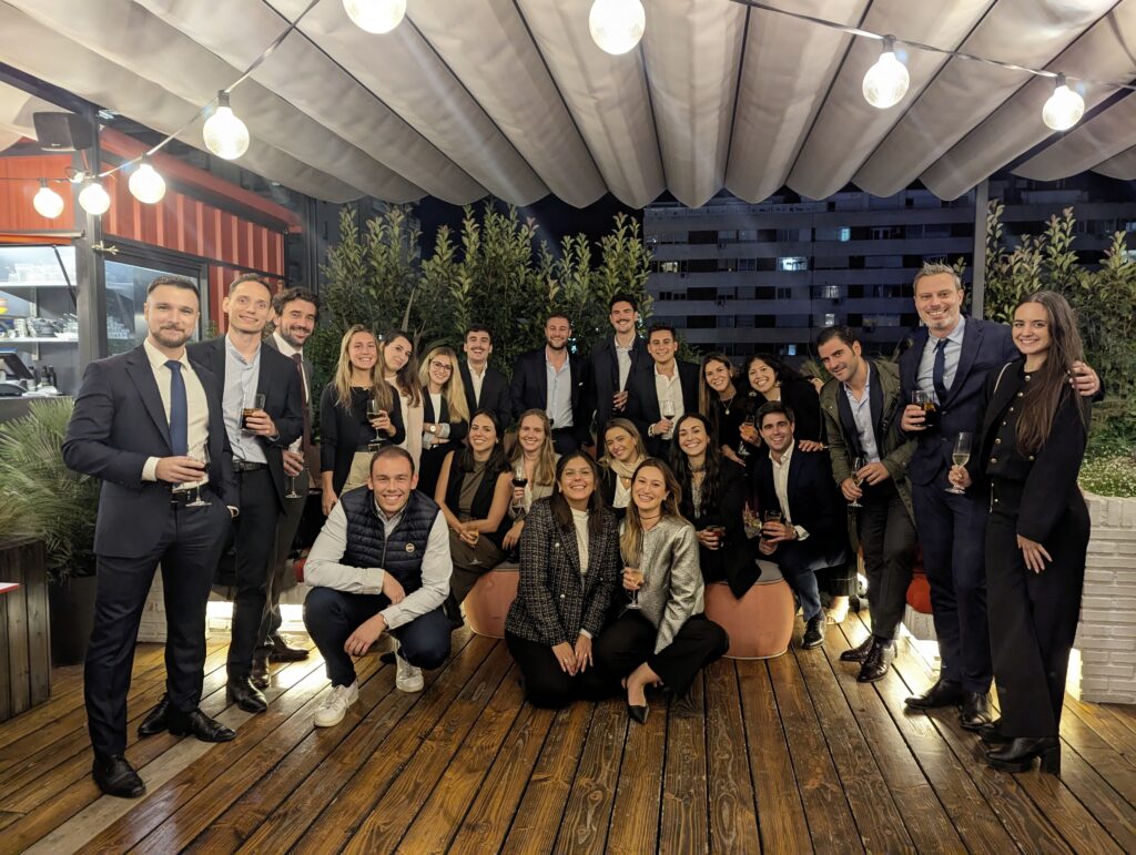 Harry Hope a ouvert r&eacute;cemment une agence &agrave; Madrid. 20 consultants ont &eacute;t&eacute; embauch&eacute;s pour d&eacute;velopper le groupe en Espagne.