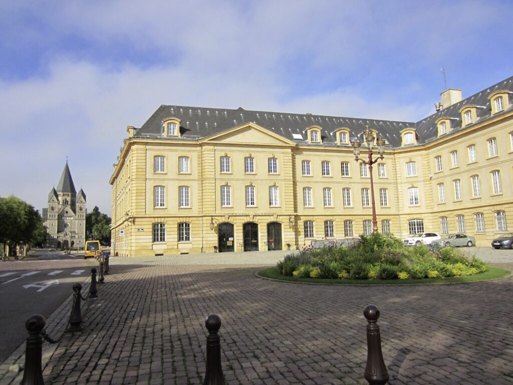La place de la Préfecture devient la place Jean-Marie Rausch