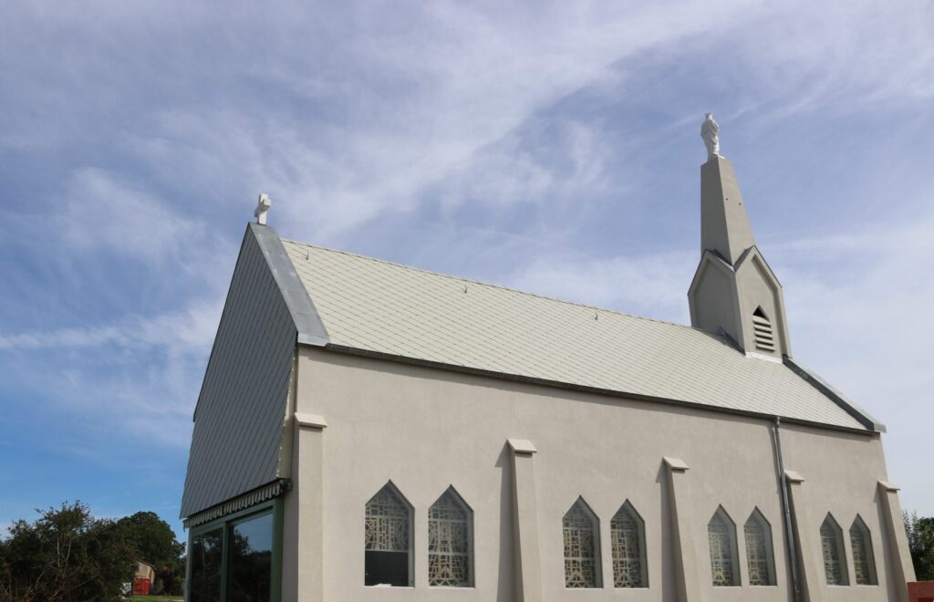 La chapelle a été complètement rénovée pour accueillir un gîte pour huit personnes.