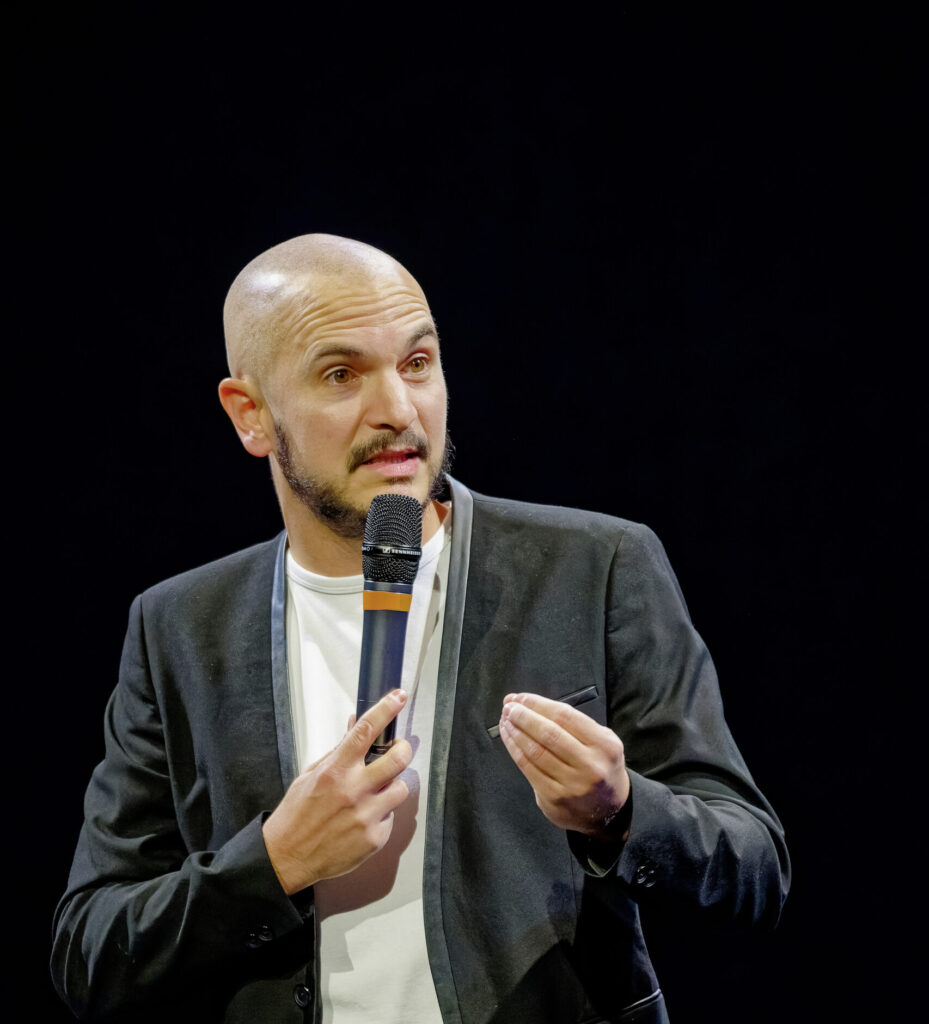 Ce jeudi 5 décembre, une parenthèse humoristique avec Julien Strelzyk.