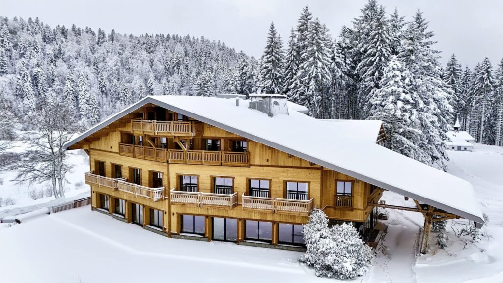 L'établissement compte 28 chambres et suites.