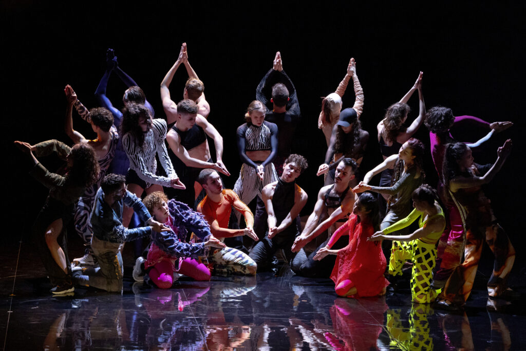 La saison 2025 du CCN ballet de Lorraine commencera en mars avec A Folio, une pièce mettant en scène 22 danseurs du Ballet créée par Marco Da Silva Ferreira.